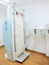 島津製作所　FLEXAVISION キャノン　ＦＰＤ（フラットパネルディテクター） ー 胸部レントゲン・腹部レントゲン・胃透視(胃バリウム)検査をします。